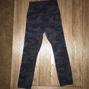 Lululemon Camo Align Crop 21”